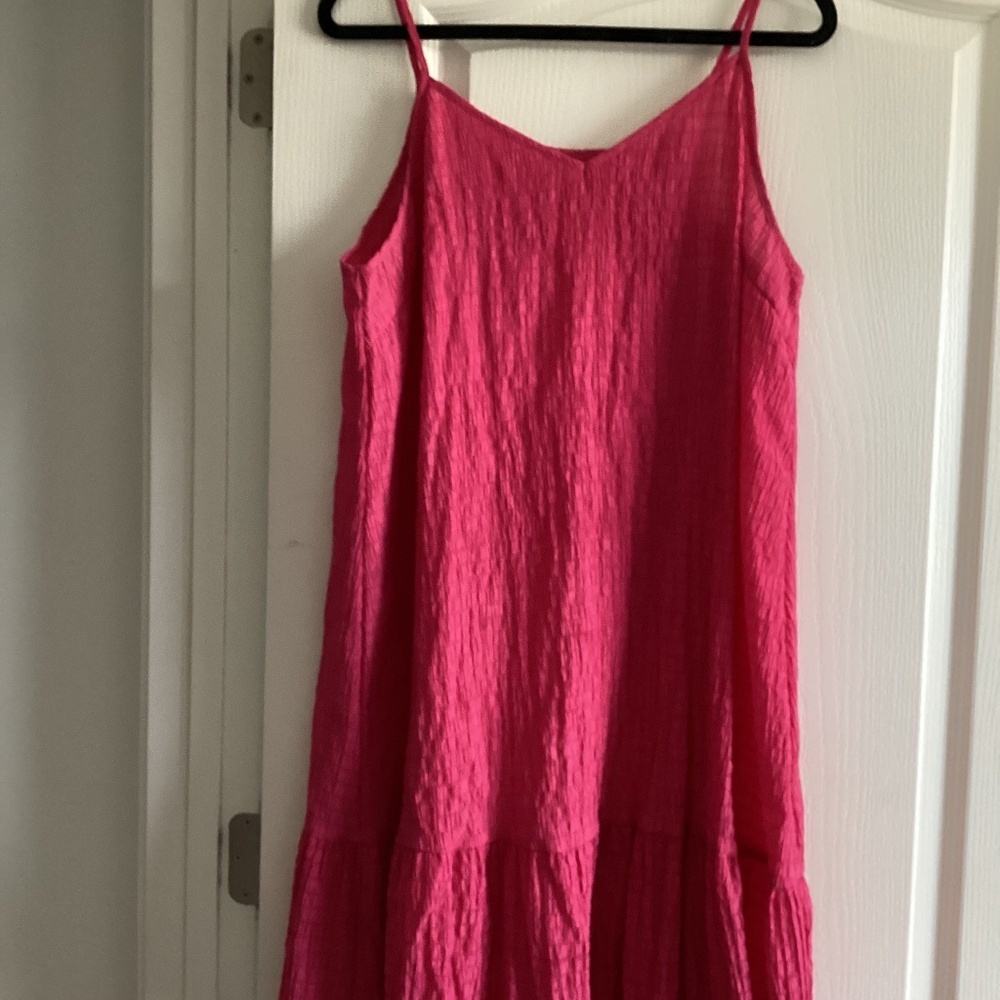 Spaghetti Strap V-Neck Seersucker Ruffled Hem Dress SIZE= 1X  (PREOWNED )Pink